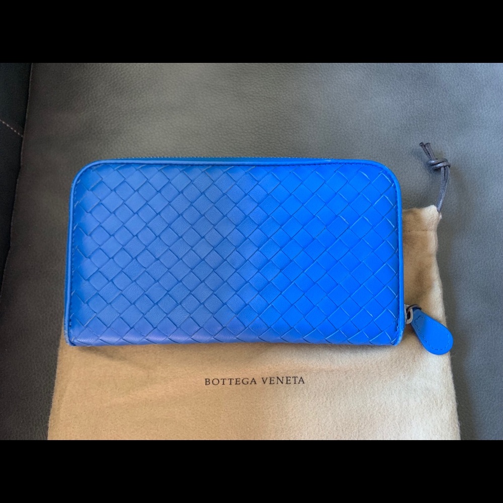 Bottega Veneta zip around wallet